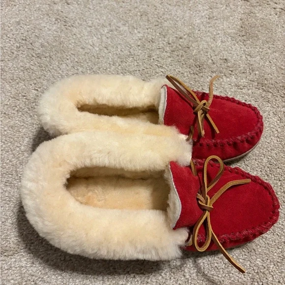 Minnetonka Women's Alpine Sheepskin Moccasin Red Slip On Slippers Suede Size 7 - Picture 6 of 12